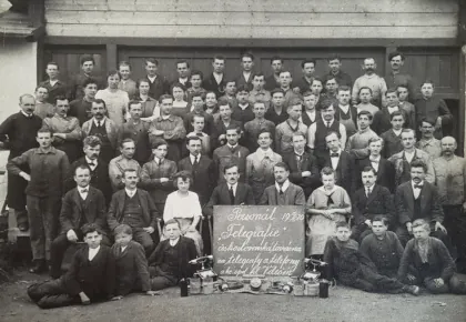 Employees of the Velesín factory (June 1920)